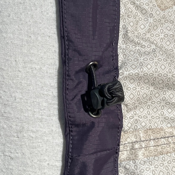 North Face Purple Hyvent Lightweight Rain Jacket- Size L - Picture 10 of 16